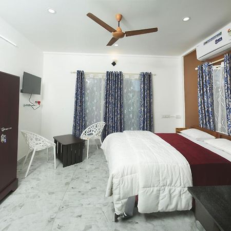 Отель M M Residency Коччи Экстерьер фото