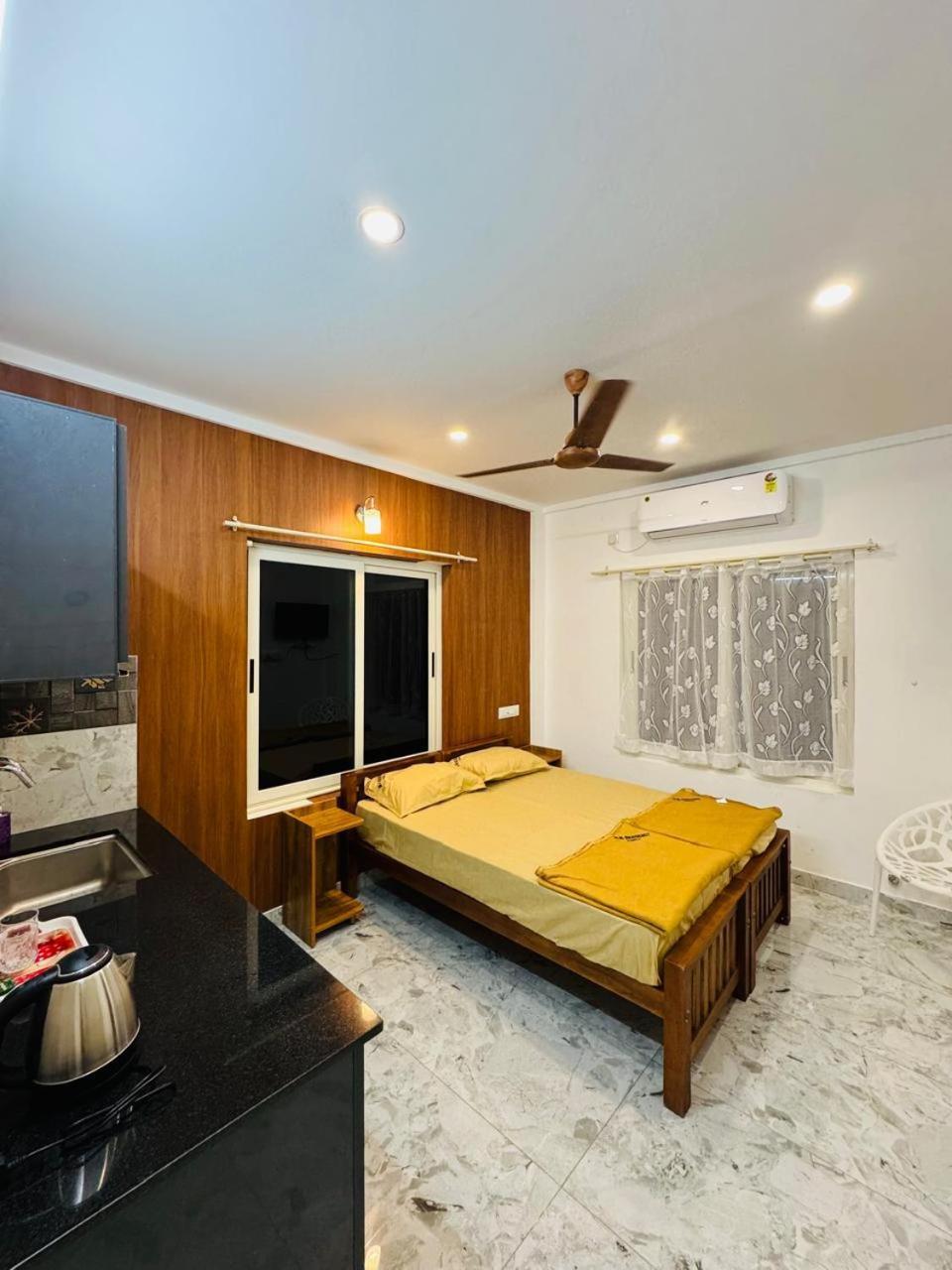 Отель M M Residency Коччи Экстерьер фото