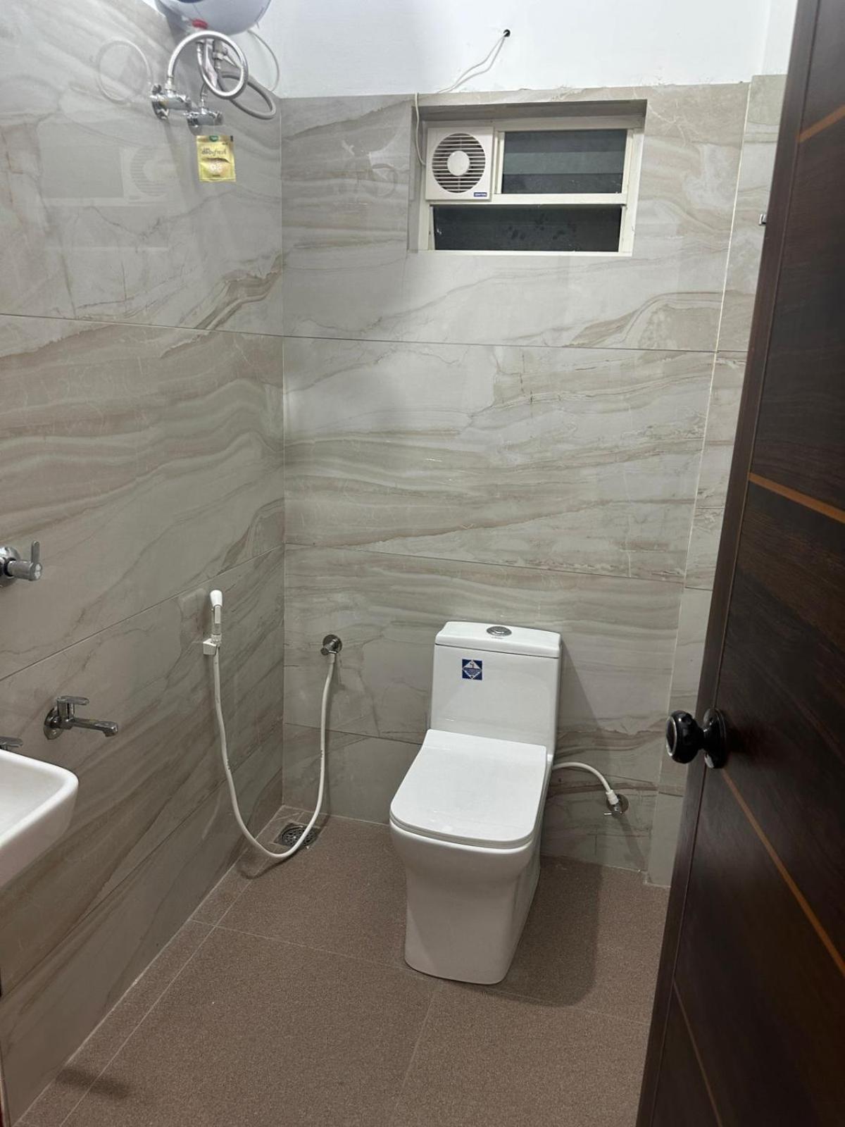 Отель M M Residency Коччи Экстерьер фото