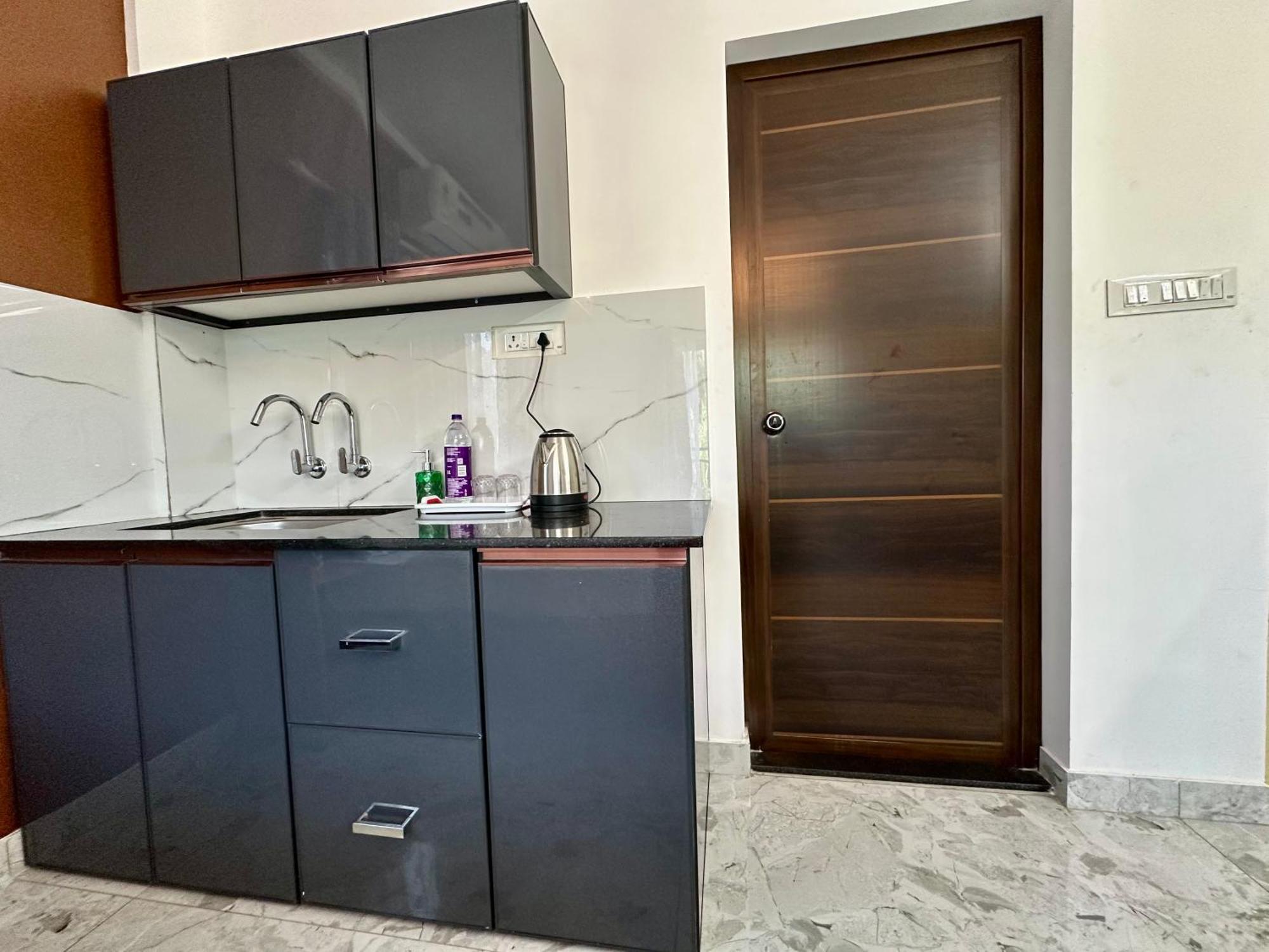 Отель M M Residency Коччи Экстерьер фото